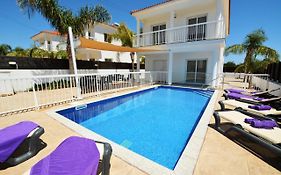 Nissi Villa Christa